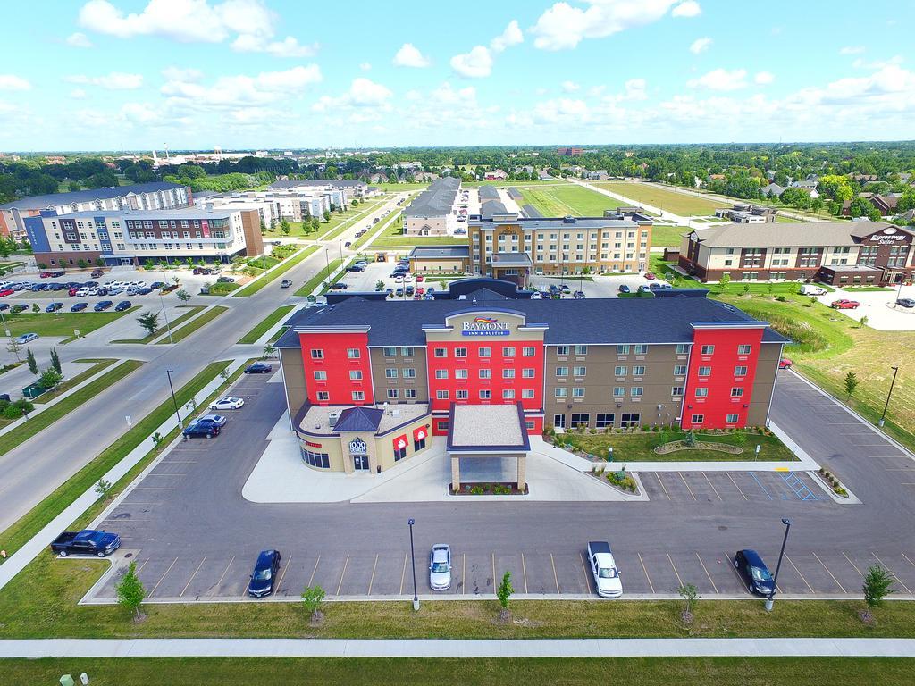 Baymont By Wyndham Grand Forks Hotel Exterior photo